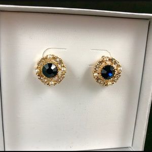 ✅🆕❤️Dark sapphire surrounded by crystal earrings